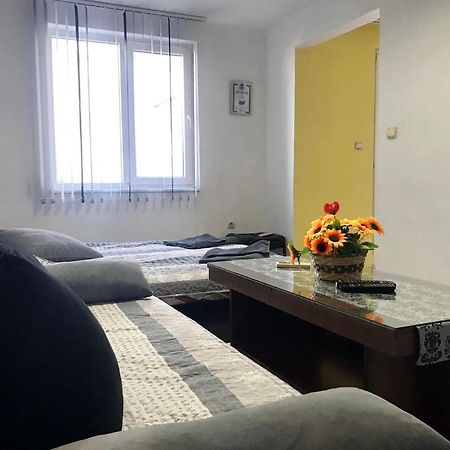 Day And Night Apartment Veliko Tarnovo Exterior photo