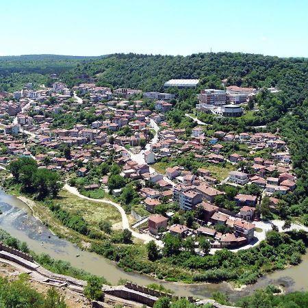 Day And Night Apartment Veliko Tarnovo Exterior photo