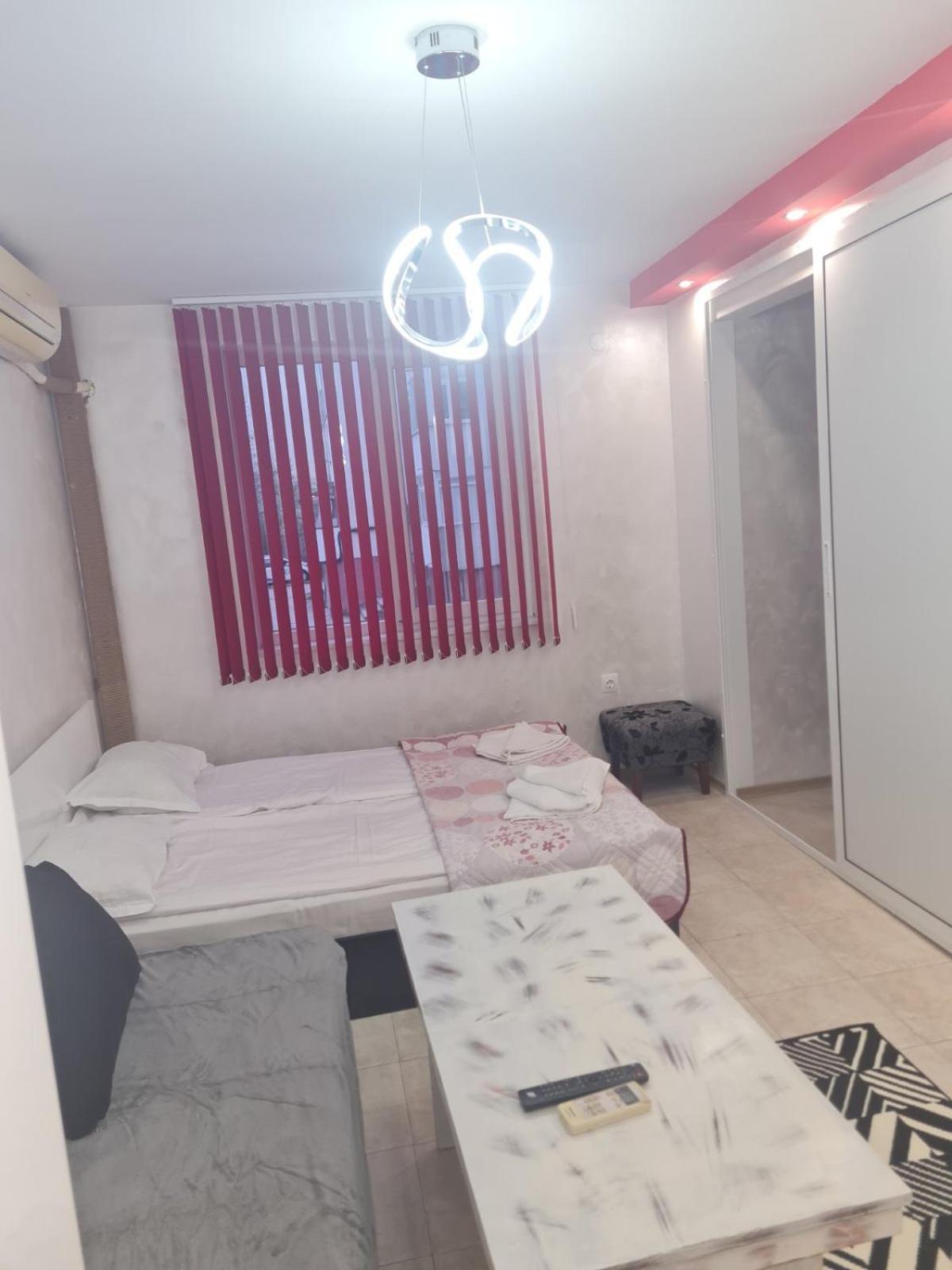 Day And Night Apartment Veliko Tarnovo Exterior photo