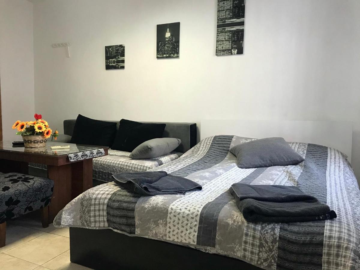 Day And Night Apartment Veliko Tarnovo Exterior photo