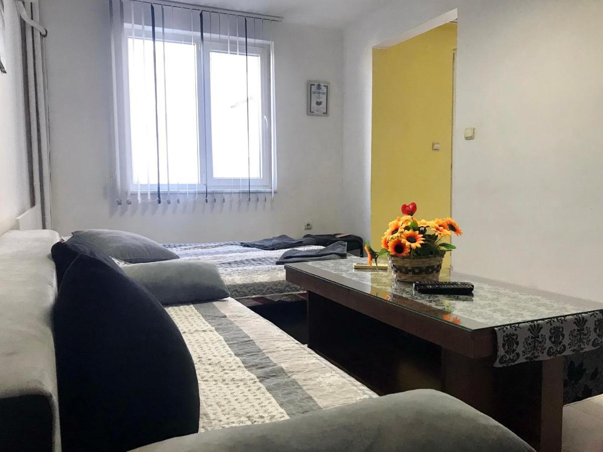 Day And Night Apartment Veliko Tarnovo Exterior photo