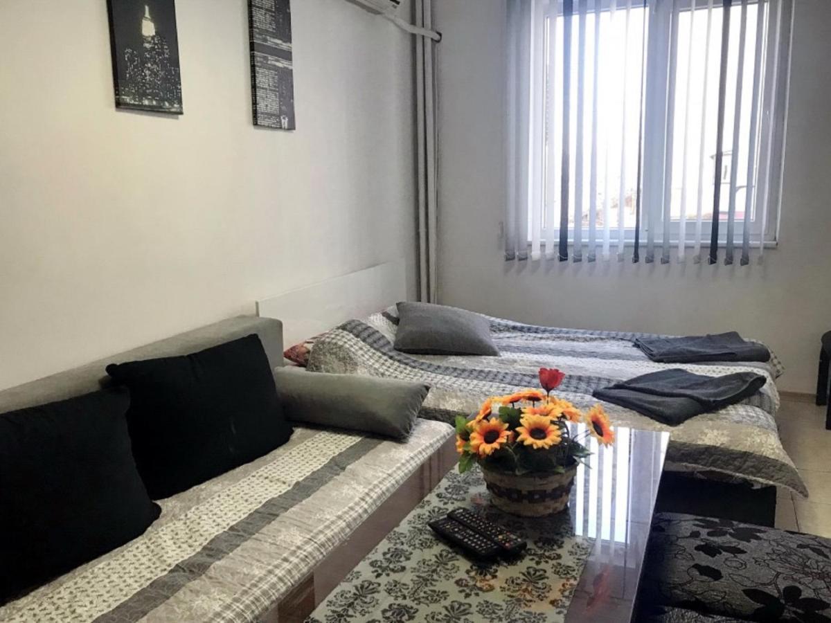 Day And Night Apartment Veliko Tarnovo Exterior photo