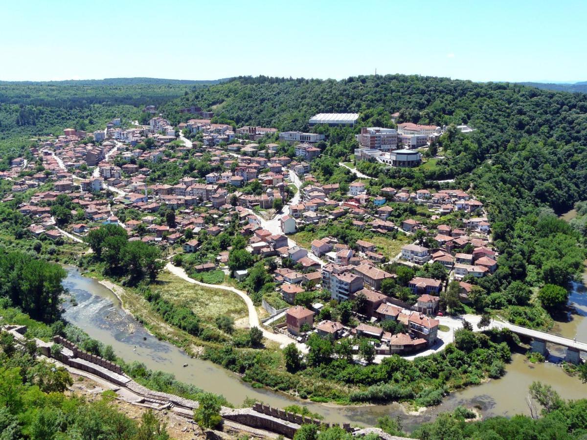 Day And Night Apartment Veliko Tarnovo Exterior photo